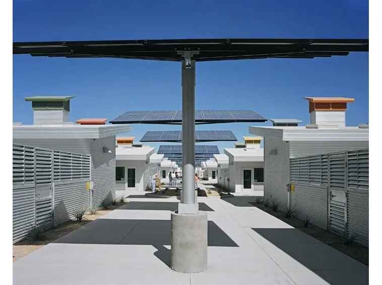 Le pensiline fotovoltaiche non necessitano di opere murarie