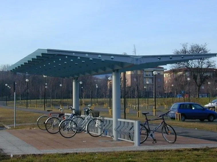 pensilina acciaio per esterni per coprire biciclette