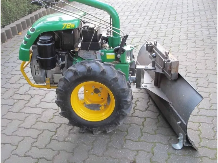 motocoltivatore Ferrari con lama spartineve