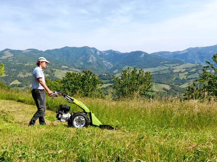Motocoltivatore Grillo con barra falciante