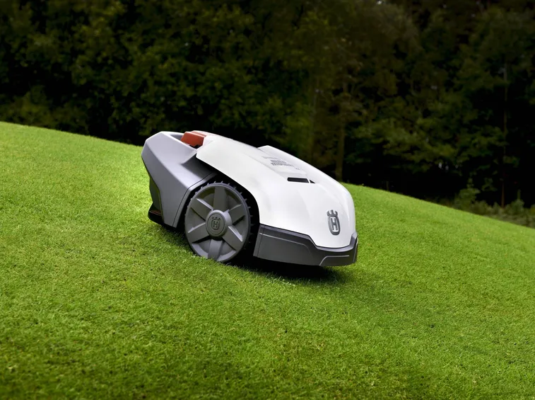 Un Automower® lavora in pendenza