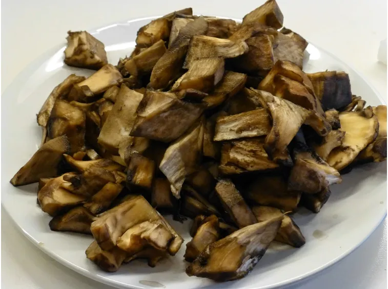 Brisa tagliata a cubetti per essere cucinata