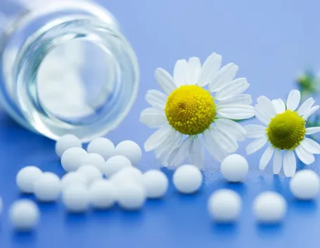 Cura e rimedio omeopatico per le macchie della pelle