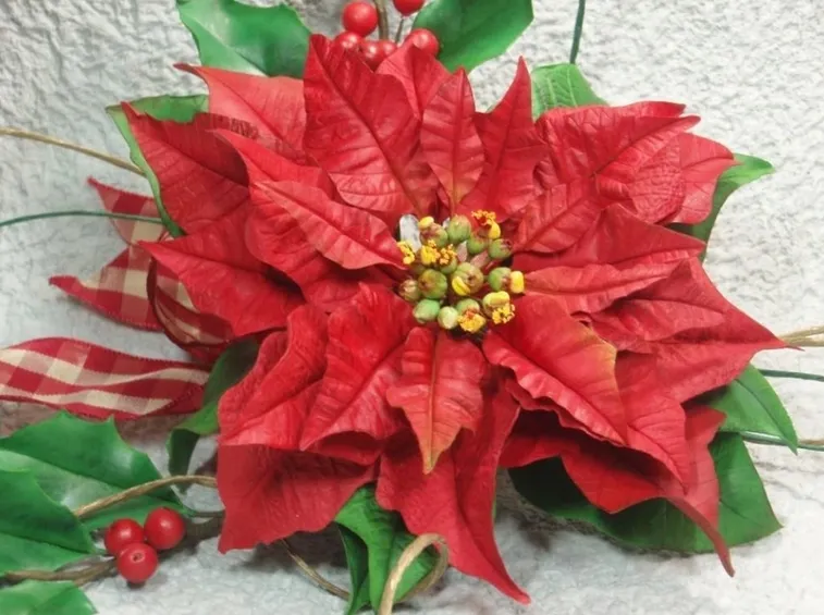 Una stella di natale artificiale