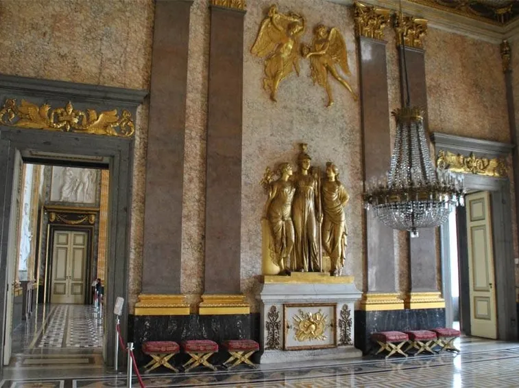 Interni del palazzo.