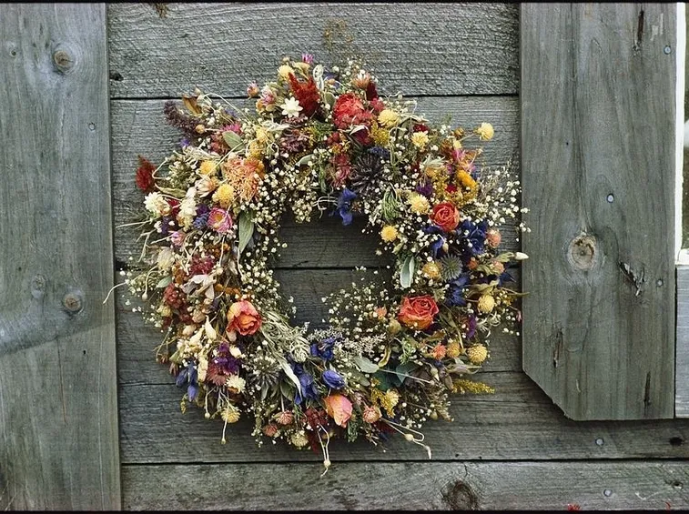 ghirlanda di fiori secchi