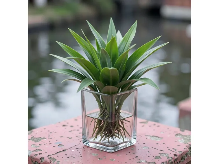 pianta finta in vaso vetro